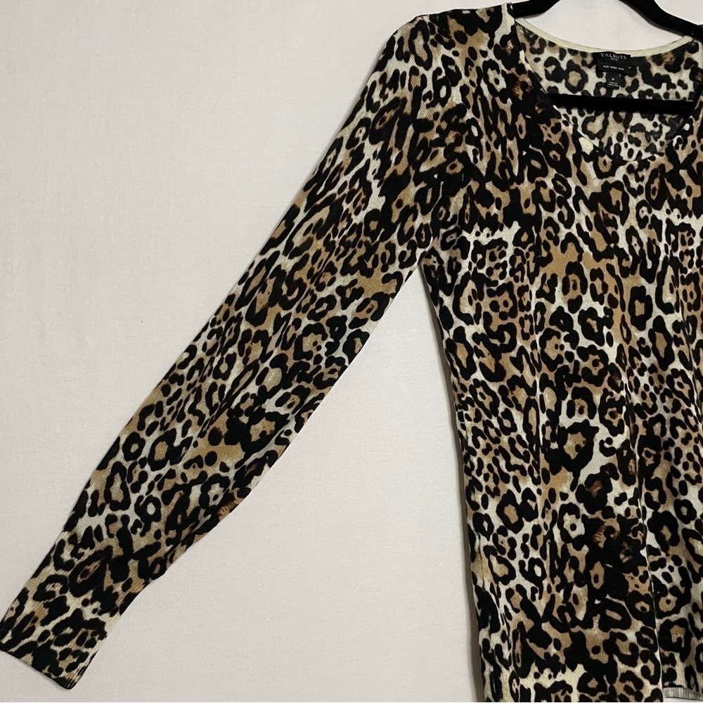 Talbots Soft Merino Wool Bishop Sleeve V-Neck Sweater in Leopard Print - Picture 12 of 14